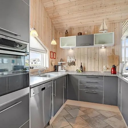 Amazing In Frstrup With 4 Bedrooms, Sauna And Wifi Lild Strand