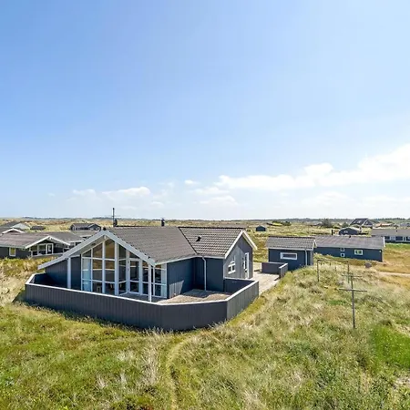 Amazing In Frstrup With 4 Bedrooms, Sauna And Wifi Holiday home