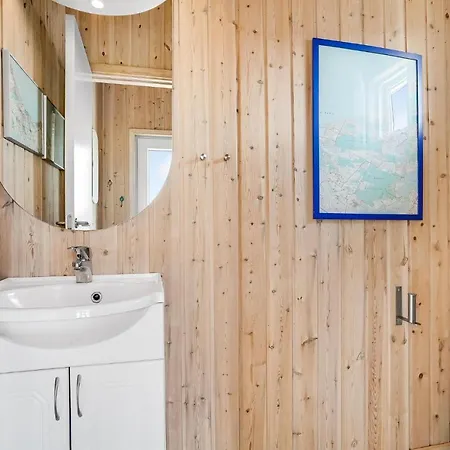 Amazing In Frstrup With 4 Bedrooms, Sauna And Wifi *