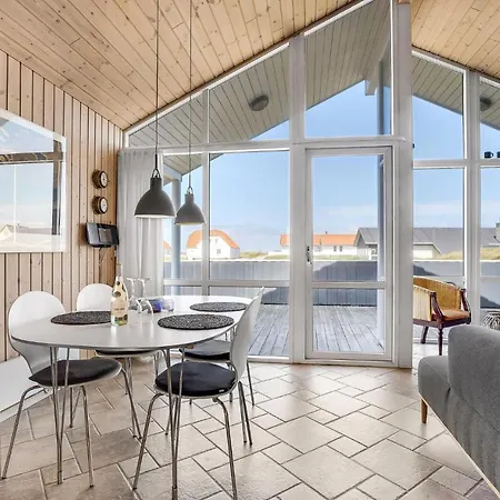 Amazing In Frstrup With 4 Bedrooms, Sauna And Wifi Holiday home Lild Strand
