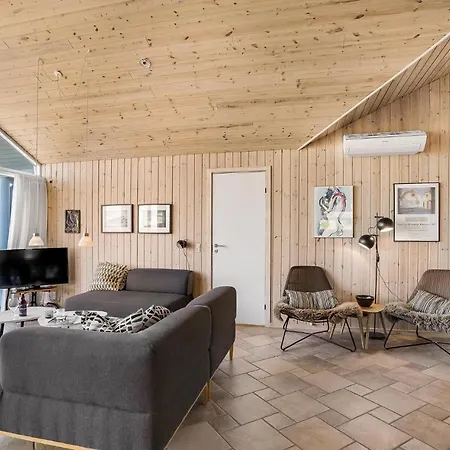 Holiday home Amazing In Frstrup With 4 Bedrooms, Sauna And Wifi
