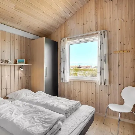 Amazing In Frstrup With 4 Bedrooms, Sauna And Wifi