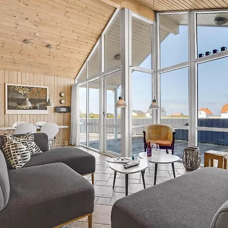 Amazing In Frstrup With 4 Bedrooms, Sauna And Wifi * Lild Strand